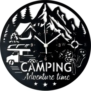 Instant Karma Clocks | Camping Wanduhr – Abenteuer Deko mit Zelt, Wohnmobil & Kompass | Geräuschlosem Quarzwerk | Geschenkidee für Camper, Naturfans, Outdoor-Enthusiasten