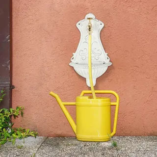 Dekorativer Wandbrunnen aus Gusseisen mit Wasserhahn