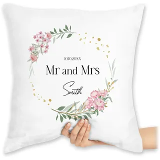 Kissen 40x40 Zierkissen - Mr and Mrs Name Blumenkranz I Just married Geschenkidee Brautpaar persönliche Geschenke zur Hochzeit I Wedding Gift - 40 x 40 cm - Weiß - personalisiertes hochzeits &