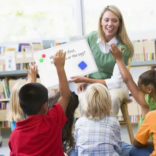 Trockenlösch-Whiteboard 30 x 40 cm - Mini Magnetisch Doppelseitiges Whiteboard mit Ständer A3
