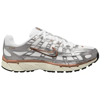 Nike P-6000 Damen White/Metallic Silver/Light British Tan 36,5