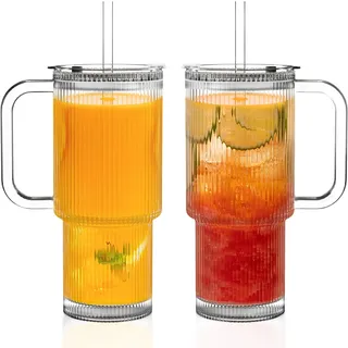 KEMORELA 2er Set 768ml Iced Coffee Glas – Gerippte Glasbecher mit Henkel, Deckel & Strohhalm | Großes Trinkglas für Latte Macchiato, Smoothies, Säfte & Bubble Tea