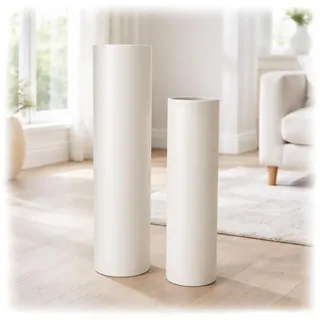 Leewadee Bodenvase Set (2 Stück) - große, hohe Metal Deko-Vasen in Weiß, 60/47 cm - stilvolles Statement für Wohnzimmer, Schlafzimmer, Flur, Kamin & Büro - für Pampasgras & Kunstzweige