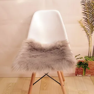 Kunstfell Sitzkissen, Kleiner Quadratisch Felle für Stühle, Plüsch Flauschiger Sitzauflage Stuhl, Flauschiger Teppich, Sitzfelle für Stühle Dekofell Schlafzimmer Asthetische (Grau, 45*45 CM)