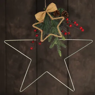 com-four® Weihnachts-Hänger Stern aus Metall - Adventsdekoration mit Zweigen, Zapfen und Beeren - Weihnachtsdeko zum Aufhängen an Tür, Fenster oder Wand - Raumschmuck (Stern - silberfarben)