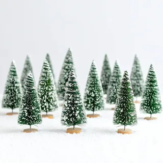 Weihnachtsbaum Mini Künstlich, Miniatur Tannenbaum mit Holzsockel für Deko DIY, Tisch oder Schaufenster - ≈5CM – 24 Stück