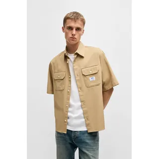 Kurzarmhemd HUGO BLUE "Ekyno", Herren, Gr. S, N-Gr, beige (medium beige269), Twill, Obermaterial: 100% Baumwolle, kontrastfarbene Details, unifarben, weit hüftlang, hoch geschlossener Ausschnitt, eingesetzt,weit abgesteppte Kante, Hemden Kurzarmhemd, mit kontrastfarbenem Logo-Badge auf der Brust