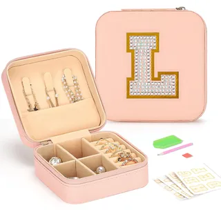 VINATO Schmuckkästchen personalisierbar mit Diamant-Buchstaben, Reise Jewelry Organizer, tragbarer Schmuckkasten aus PU-Leder (Blassrosa)