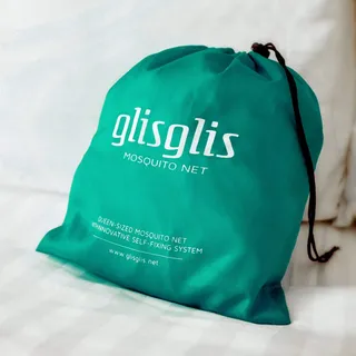 GlisGlis Green Pyramid – Moskitonetz für Bett, großes Moskitonetz Doppelbett, Mückennetz, Eingang mit Reißverschluss, feinmaschig Insektenschutz, Expander zum Befestigen, Indoor Outdoor