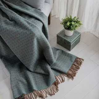 Linen & Cotton Decke Wolldecke Wohndecke Kuscheldecke Paris mit Rautenmuster -100% Reine Neuseeland Wolle, Braun Aqua Blau Türkis (140 x 200 cm) Tagesdecke Sofadecke Plaid Blanket Sofa Bett Lammwolle