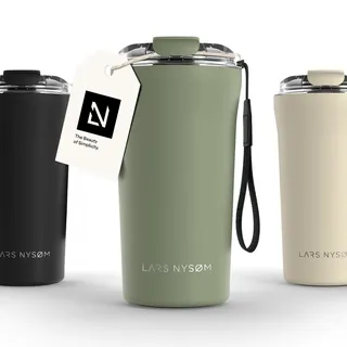 LARS NYSØM Thermo Kaffeebecher to go mit Trageschlaufe & Tritan Deckel | Travel Mug 0,5 Liter mit Isolierung | Auslaufsicherer Edelstahl Thermobecher für Café & Tee (Sage Green, 500ml)