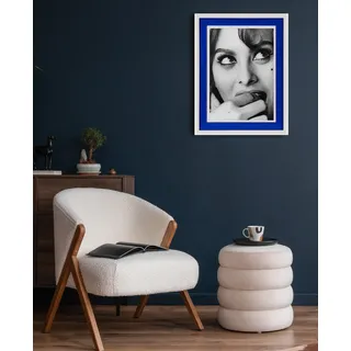 Queence Bild mit Rahmen "Sophia Loren", blau farbe rahmen: weiß, farbe bild(er): blau), B:30cm H:40cm T:2cm, Acrylglas, Holz, bild(er): Bild mit Rahmen, Poster mit buntem Acrylglas Passepartout,