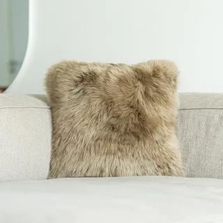 Nordic Sheep Langhaar Lammfell Kissenbezug 40x40 cm | Weiches Fell für Stühle, Sofa & Bett | Gemütliches Sitzkissen & Lammfell Sitzauflage in Natur- und Trendfarben | Farbe: Hellbraun