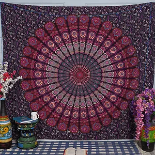 FURNISHFUL FINESSE Wandteppich, Mandala-Pfau, Lila Rosa, 137 x 213 cm | Dekorative Baumwoll-Wanddecke für Wohnzimmer, Schlafzimmer oder Boho-Räume; vielseitig als Wandbehang und Heimdeko.