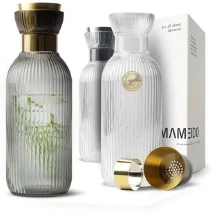 MAMEIDO Wasserkaraffe 1l & 1,5l - Glaskaraffe mit Deckel & Sieb, mundgeblasene Karaffe Glas, Wasserkrug mit edler Optik für besondere Anlässe, Karaffen zum Verschenken (Smoke Gold, 1000ml)