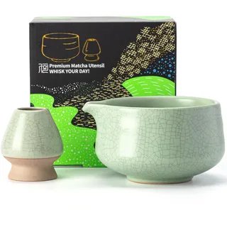 TEANAGOO Matcha Schale mit Ausgießer,Keramik Matcha Schale und Schneebesen Halter,2 PCS Macha Chawan 17.2oz/510ml,Matte Hellgrün mit schwarzer Naht mit Ständer, Geschenk-Set für Matcha-Liebhaber