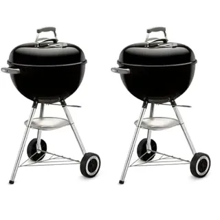 Weber Classic Kettle Holzkohlegrill, Ø 47cm Grillfäche, BBQ Grill mit porzellanemaillierten Deckel & Kessel, Deckelthermometer, Dreibein-Ständer & Räder, verchromter Grillrost - Schwarz (1241304)