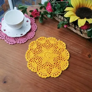 Blausky 4 Stück Runde Bestickte Tischmatte,Häkeldeckchen,Spitzendeckchen Tischset Kleine Häkeln Tischläufer Baumwolle Untersetzer,Tischdecken für Tassen Schalen Teller Vasen Antike,20 cm,Gelb