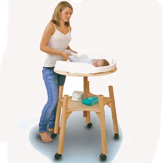 babytwist weiß lackiert inkl. Wickelauflage und Parkettrollen