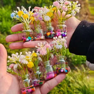 KARLOR 10 Stück Mini Glasvasen Set mit Kunstblumen & Muschel Dekoration Basteln Miniatur Vasen Plastikblumen Mini Tischdeko Computer Desktop Deko Ornamente Auto Armaturenbrett Deko Glow in the Dark(A)