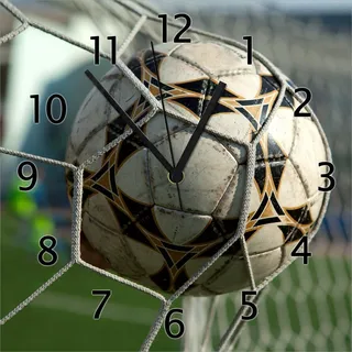 Wallario Design Wanduhr Fußball - Ball im Tor - Bolzplatz aus Echtglas, Größe 30 x 30 cm - Grün