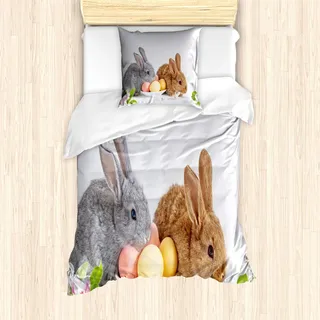 ABAKUHAUS Osterhase Bettbezug Set, Foto von zwei Ostern Kaninchen Grau und Braun mit Blumen und Eiern Spring Time, 135 x 200 cm + 80 x 80 cm, Mehrfarbig