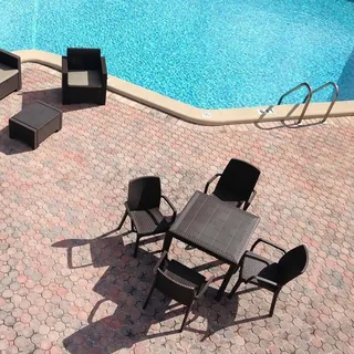 Dmora - Tisch im Freien Marte, Fester quadratischer Regal, Mehrzweck-Gartentisch mit Rattan-Effekt, 100% Made in Italy, 80x80h74 cm, Braun