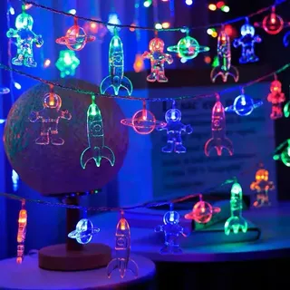 Fielegen 5M 30 LED Kinderzimmer Lichterkette mit Batterie Astronaut Raumschiff Rakete Anhänger Lichterkette für Innen Baby Bett Geburtstagsfeier Dekor, Nachtlicht für Junge MäDchen Geschenk