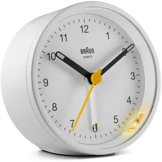 Braun Klassischer analoger Wecker Schlummerfunktion und Licht, ruhiges Quarzuhrwerk, Crescendo-Alarm in Weiß, Modell BC12W.