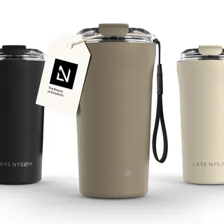 LARS NYSØM Thermo Kaffeebecher to go mit Trageschlaufe & Tritan Deckel | Travel Mug 0,5 Liter mit Isolierung | Auslaufsicherer Edelstahl Thermobecher für Café & Tee (Taupe Brown, 500ml)