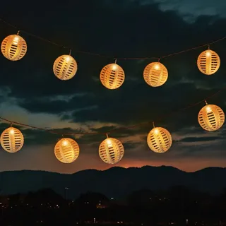 3.07 Solar Lichterkette mit 10 runden Rattan Kugeln je Ø 7,5 cm - Länge ca. 270 cm - LED Deko außen - Hellbraun