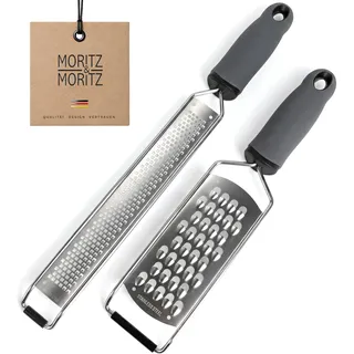 Moritz & Moritz Käsereibe und Parmesanreibe Set aus Edelstahl, 2-teilig | Grobe und feine Reibe im Set, rostfreier Edelstahl, Soft-Touch-Griff, rutschfester Gummifuß, 2 Schutzcover, spülmaschinenfest