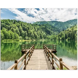 Wallario XXL Outdoor-Poster für Garten oder Balkon, Motiv Steg am See in den Bergen, in ca. 250 x 200 cm - Grün