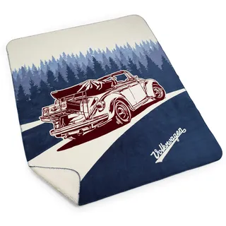 Volkswagen 7E9084503A Kuscheldecke mit VW Käfer Motiv, Blau/Creme, Flauschige Microfleece Wohndecke/Reisedecke, 150 x 130 cm, Blau, Weiß, Rot