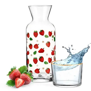 Wrenbury Erdbeer-Wasserkaraffe und Glas-Set für den Nachttisch – 680 ml niedliche Wasserkaraffe mit Tasse – Charmante Erdbeer-Nachttischkaraffe und Tasse – Erdbeer-Geschenkset