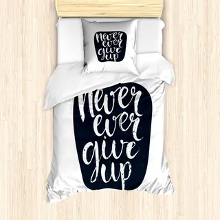 ABAKUHAUS motivational Mantele, Never Ever Give, Milbensicher Allergiker geeignet mit Kissenbezügen, 135 cm x 200 cm - 80 x 80 cm, Dunkelblau Weiß - Weiß