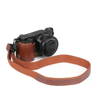 MegaGear Immer einsatzbereite Kamera-Halbtasche aus echtem Leder, kompatibel mit Sony ZV-E10 (Braun)