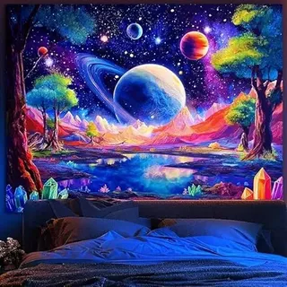 Simpkeely Blacklight Galaxie Planet Wandteppich – UV-Reaktive Weltraum Landschaft mit Bergen, Kristallen & Sternen, Leuchtende Kosmische Deko für Schlafzimmer & Wohnzimmer – 130 x 150 cm
