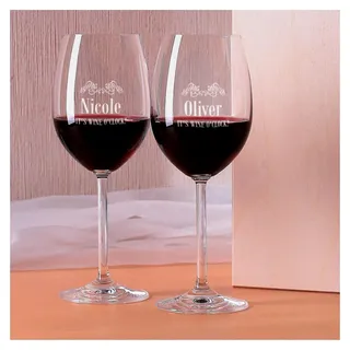 2 Weingläser mit Gravur "It ́s Wine o ́clock" in personalisierter Holzgeschenkbox, ideal als Hochzeits-, Geburtstags- oder Valentinstagsgeschenk