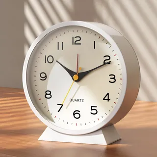 AYRELY Wecker Analog ohne Ticken, Kleiner Retro-Metall-Tischuhr, batteriebetrieben, mit Nachtlicht für Kinder und Erwachsene. Ideal für Nachttisch, Schlafzimmer und Wohnzimmer-Deko(Weiß)