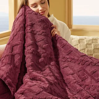 BEDSURE Kuscheldecke Decke Sofa Weihnachtsdecke - Wohndecken kuscheldecken 150x200, Sofadecke Doppelgesicht Extra Weich, kuscheldecke Flauschig Wohnzimmer, Wolldecke Rot, Couchdecke Sofa