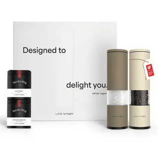 LARS NYSØM Gewürzmühlen & Gewürze Geschenkset - Salz und Pfeffermühlen Set mit 2 hochwertigen Gewürzdosen (Salz, Pfeffer) - Durch schöne Geschenkbox eine tolle Geschenk Idee (Brown/Beige)