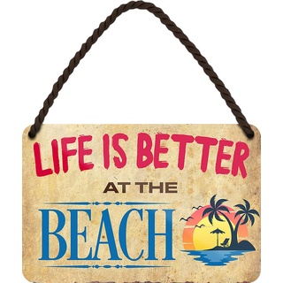 WOGEKA ART Retro Blechschild - Life is better at the BEACH - Lustiger Spruch als Geschenkidee zu Geburtstag Weihnachten als Deko Schild 18x12 cm Vintage Metallschild Hängeschild HS902