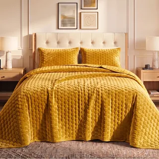 Tribeca Living Velvet King Quilt Set - Dreiteiliges Lugano Wabenstich Bettwäsche, superweicher 260 g/m2 Samt, übergroße Steppdecke und Zwei Kissenbezüge, Gold