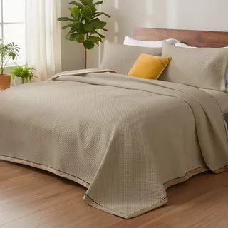 Quilt Tagesdecken 3-teilige Set: Ganzjahres-Luxus, Übergröße 220 x 240 cm Mikrofaserdecke ohne Bezug, Premiumqualität Bettüberwurf Set mit 2 Kopfkissenbezügen 50 x 70 cm, pflegeleicht (Khaki-A)