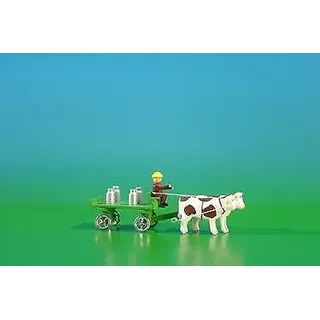 Miniatur Gespann Tafelwagen in natur mit Ochsen , Ladung: 4 Milchkannen Länge ca