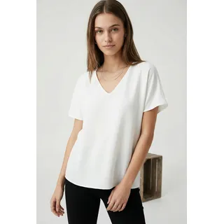 Shirtbluse ONLY CARMAKOMA "CARMETTA LIFE V-NECK SS TOP WVN NOOS", Damen, Gr. 52, cloud dancer, Jersey, Obermaterial: 100% Polyester, unifarben, regular fit normal, V-Ausschnitt, Blusen Shirtbluse