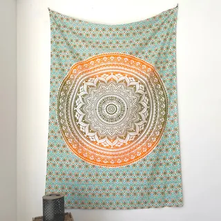 MOMOMUS Pareo oder Strandtuch Groß, 100x200, XL - Mit Mandala-Motiv - Stranddecke Sandfrei Sanddurchlässig, Strandmatte Sandfrei oder Dünne Picknickdecke Sandabweisend - Orange und Grün, 135x210 cm