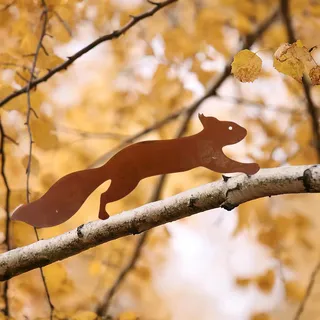 Rostiges Eichhörnchen Deko Gartenstecker zum Schraube in Holz, Metall Rostige Gartendeko für Draußen Wetterfest Herbst Rost Deko für Den Außenbereich, Garten, Rasen, Baumstumpfdekoration 32X9 cm