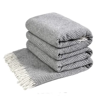 LYHome Merino Decke - Kuscheldecke Tagesdecke Sofa Wolldecke, Blanket Überwurfdecke Sofadecke Wohndecke, Flauschige Couchdecke Merinodecke, Flauschig Warm Plaid (140x200 cm | Grau mit Weiß Rauten)